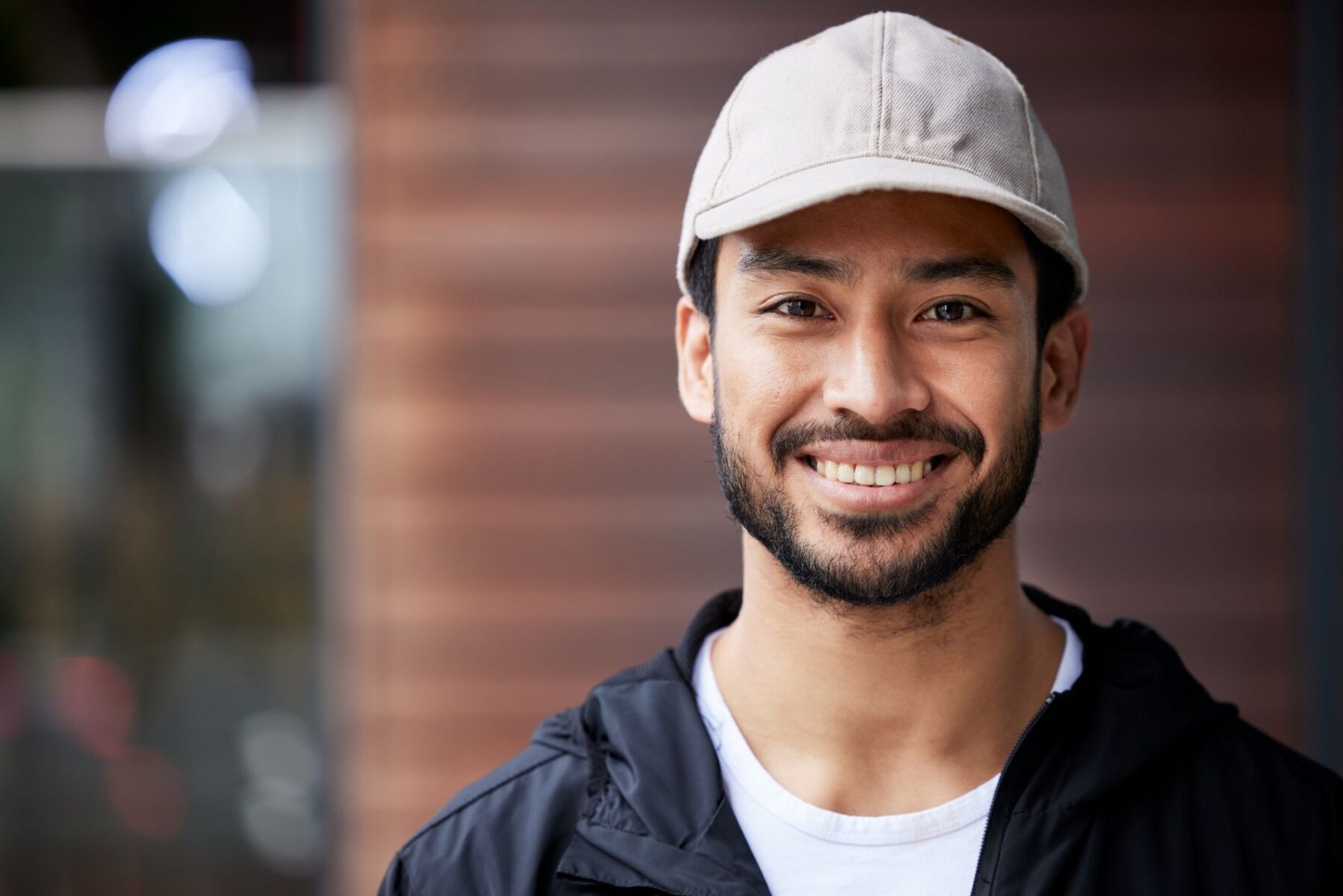 courier-man-outdoor-headshot-and-portrait-with-sm-2023-11-27-05-14-31-utc (1)